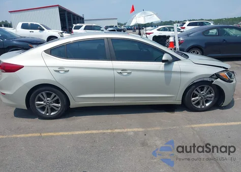 2017 Hyundai Elantra Value Edition z USA, uszkodzony, nr VIN 5NPD84LF5HH145597